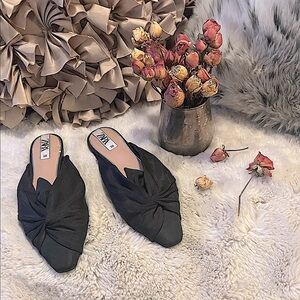 Zara Black Satin Fabric Knotted Square Pointy Toe
Flat Mules Sz 38 (US7.5)